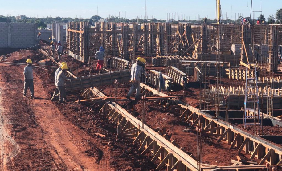 Secretário coronel Marinho vai à Guaíra, recebe projeto arquitetônico e visita obra