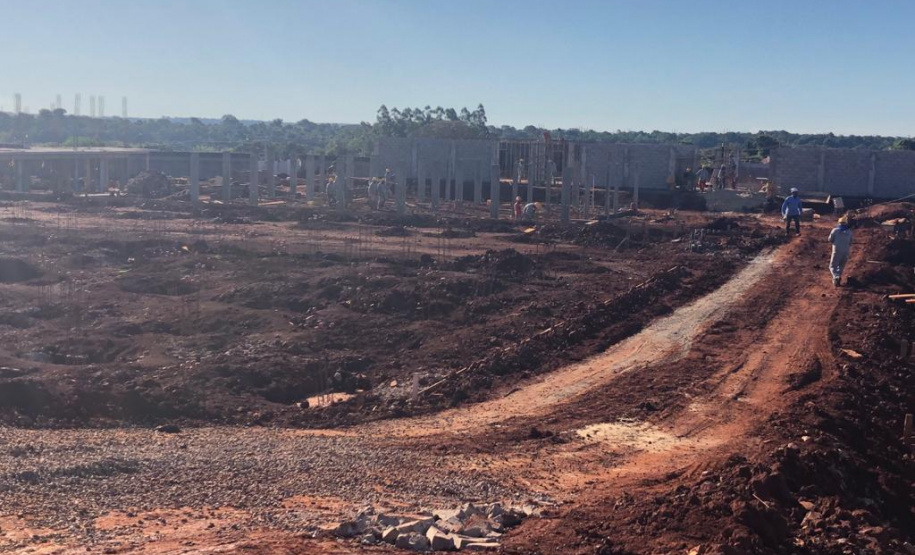 Secretário coronel Marinho vai à Guaíra, recebe projeto arquitetônico e visita obra