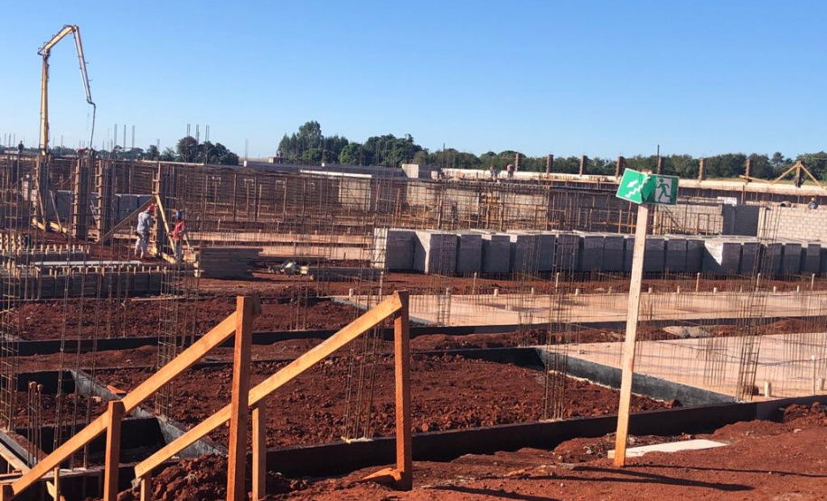 Secretário coronel Marinho vai à Guaíra, recebe projeto arquitetônico e visita obra