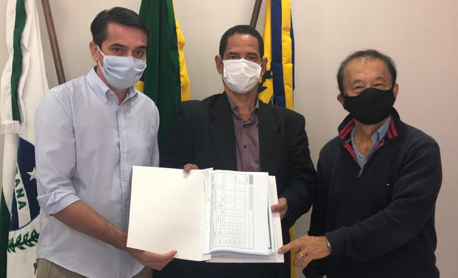 Secretário coronel Marinho vai à Guaíra, recebe projeto arquitetônico e visita obra