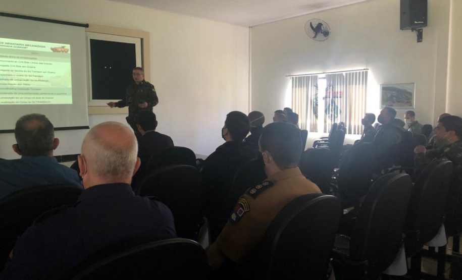 Secretário coronel Marinho vai à Guaíra, recebe projeto arquitetônico e visita obra