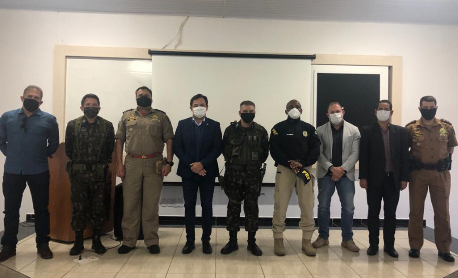 Secretário coronel Marinho vai à Guaíra, recebe projeto arquitetônico e visita obra