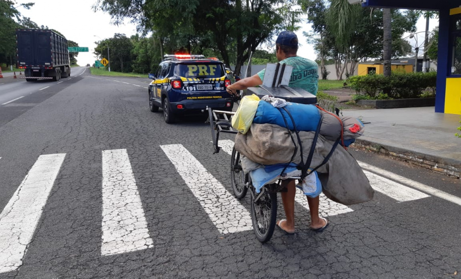 Detentos da unidade prisional de Castro produzem chinelos