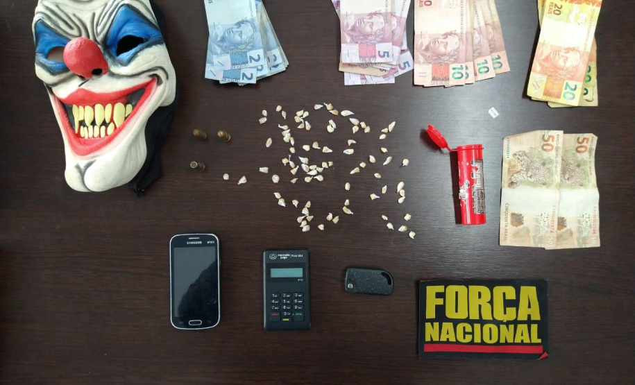 Homem é preso em flagrante por policiais do projeto Em Frente Brasil durante cumprimento de busca e apreensão