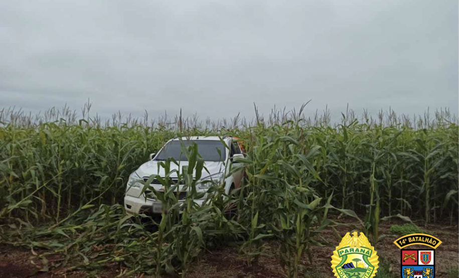 No Oeste do estado, PM apreende dois carros carregados com cigarros contrabandeados