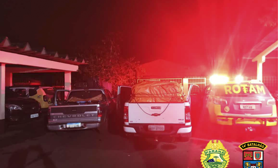 No Oeste do estado, PM apreende dois carros carregados com cigarros contrabandeados