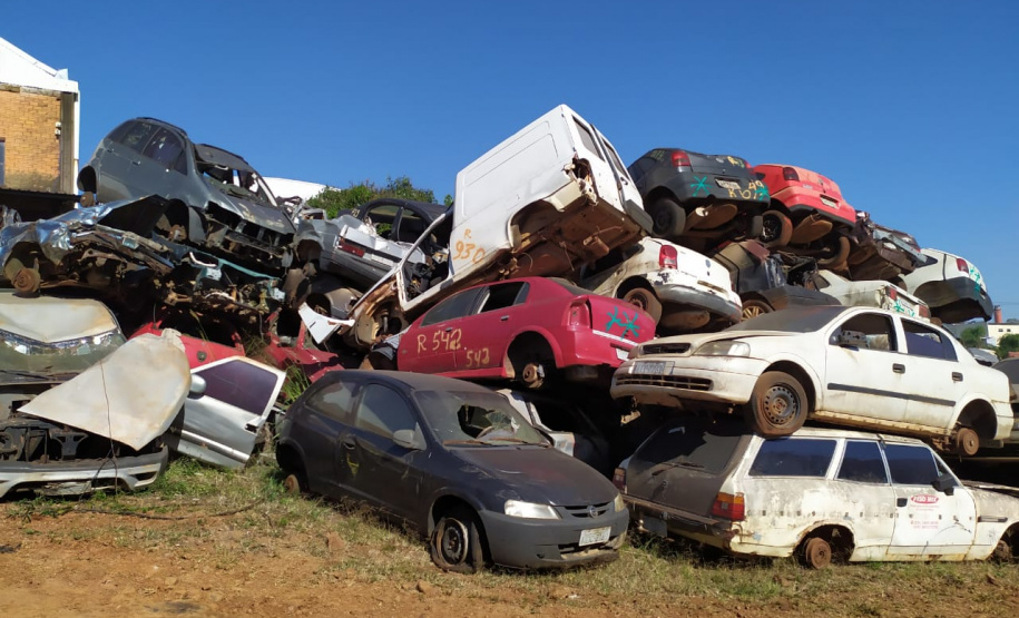 Polícia Civil remove 1,6 mil veículos de pátios em Cascavel