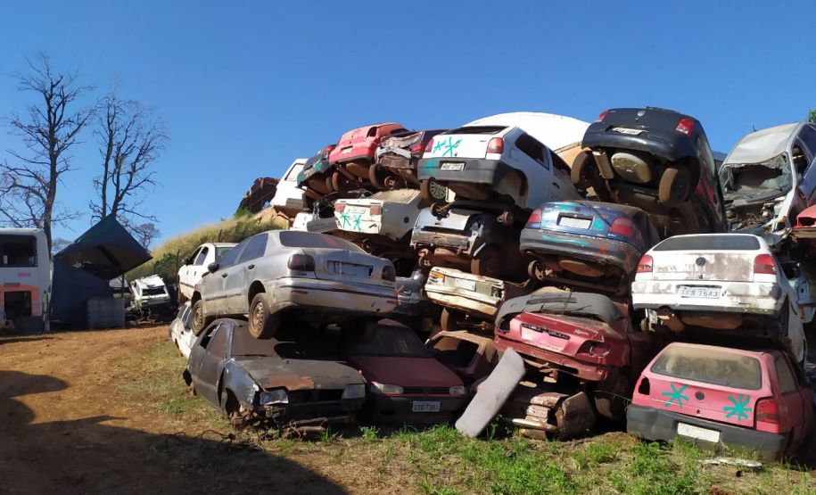 Polícia Civil remove 1,6 mil veículos de pátios em Cascavel