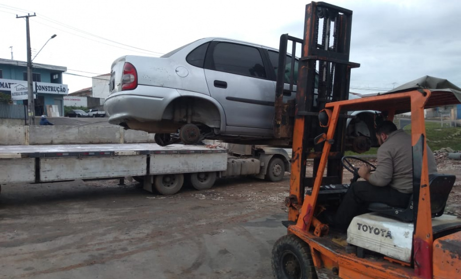 Segurança retira veículos do pátio da Delegacia Alto Maracanã