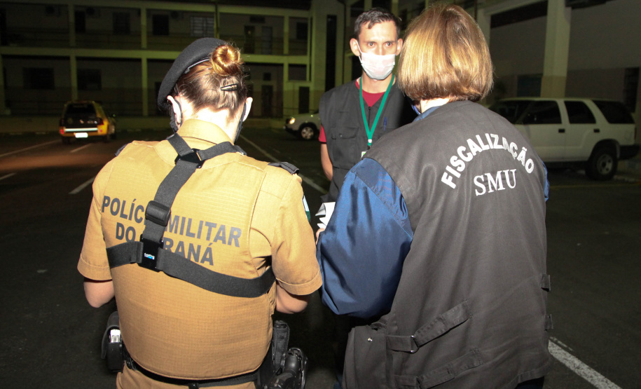 PM fecha 16 estabelecimentos em Curitiba por aglomeração de pessoas