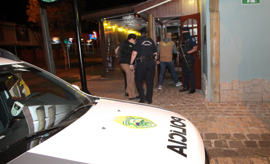 PM fecha 16 estabelecimentos em Curitiba por aglomeração de pessoas