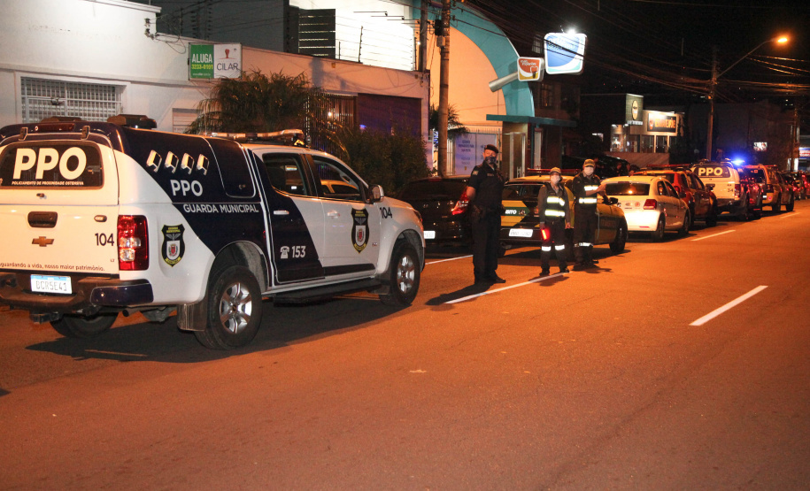 PM fecha 16 estabelecimentos em Curitiba por aglomeração de pessoas