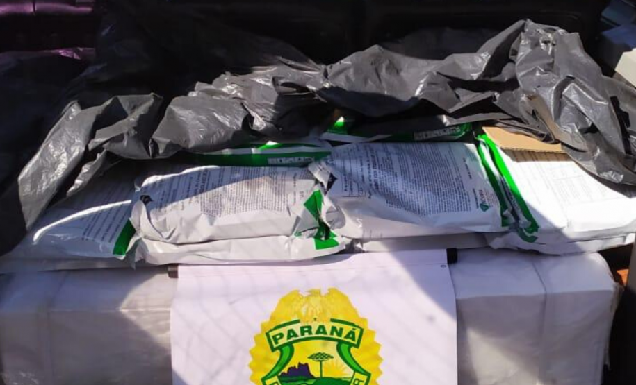 No Oeste do estado, BPRv apreende dois carros carregados com cigarros e agrotóxicos