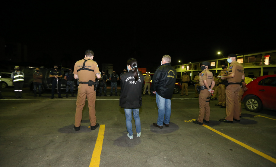 Ação fiscaliza e fecha bares durante a pandemia