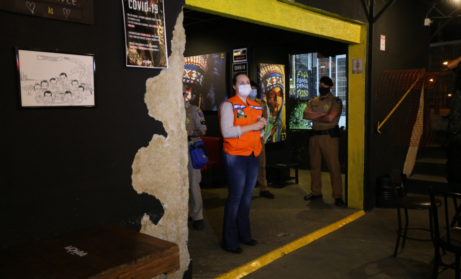 Ação fiscaliza e fecha bares durante a pandemia