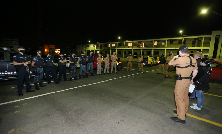 Ação fiscaliza e fecha bares durante a pandemia