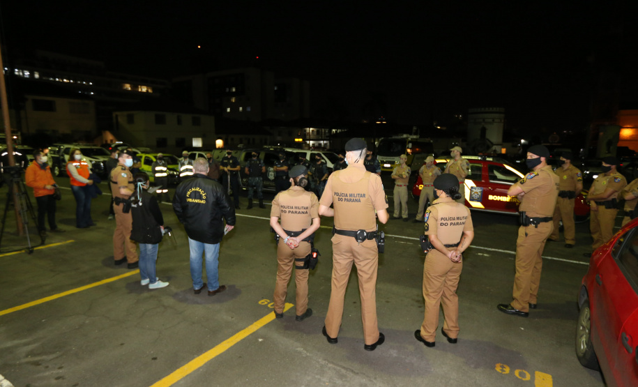 Ação fiscaliza e fecha bares durante a pandemia