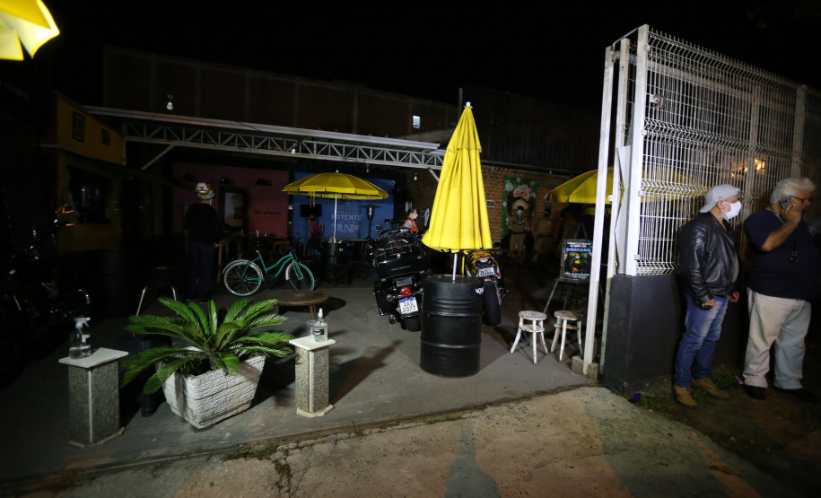 Ação fiscaliza e fecha bares durante a pandemia