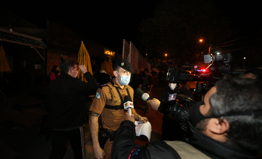 Ação fiscaliza e fecha bares durante a pandemia