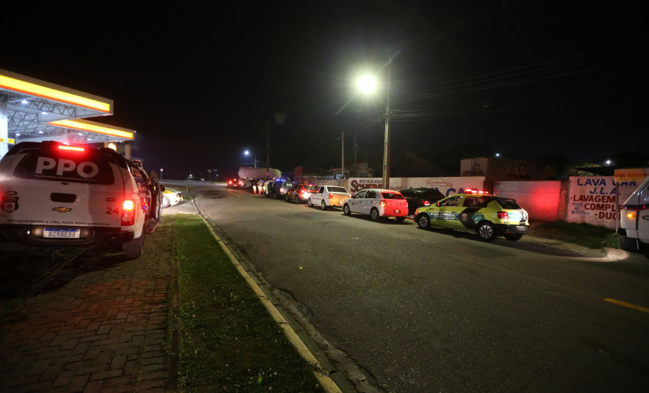 Ação fiscaliza e fecha bares durante a pandemia