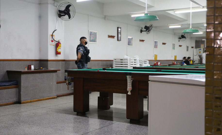 Ação fiscaliza e fecha bares durante a pandemia