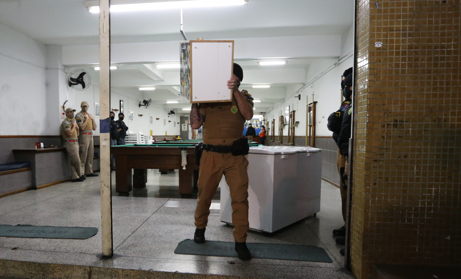 Ação fiscaliza e fecha bares durante a pandemia