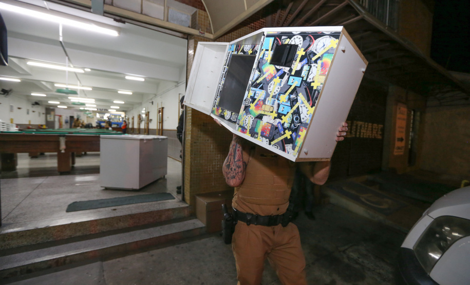 Ação fiscaliza e fecha bares durante a pandemia