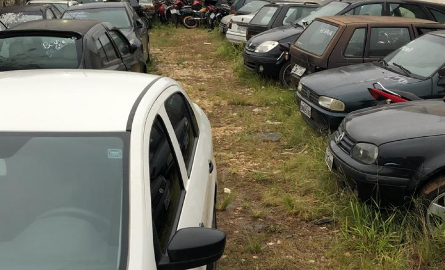 Segurança retira veículos do pátio da Delegacia Alto Maracanã