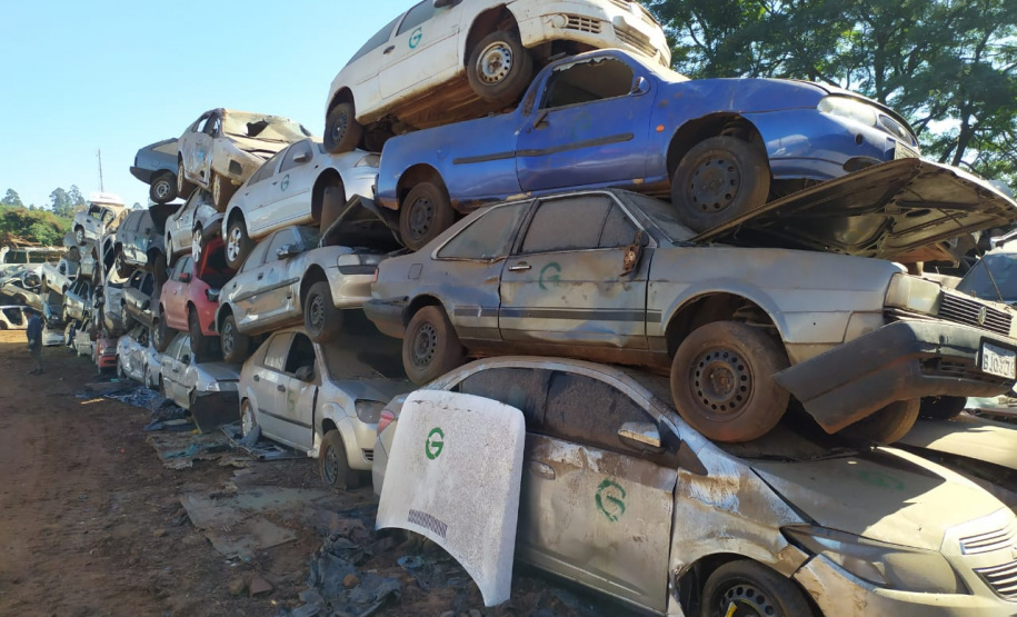 Polícia Civil remove 1,6 mil veículos de pátios em Cascavel