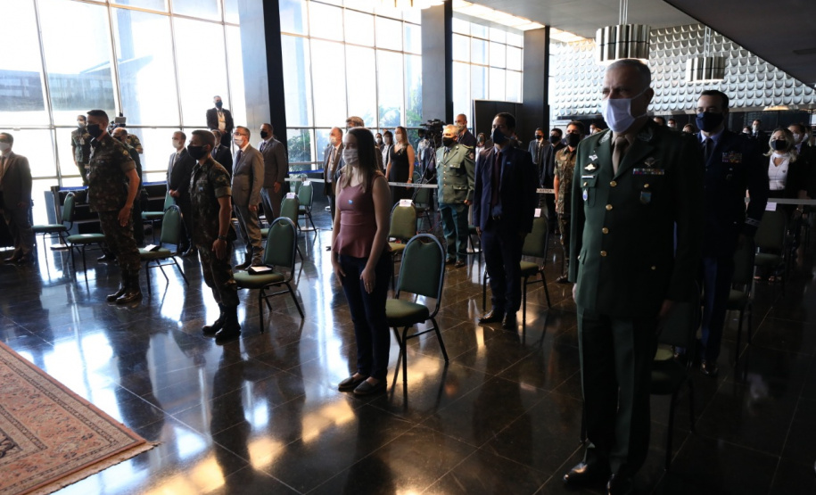 Secretário coronel Marinho participa de cerimônia de homenagem a soldado em Brasília