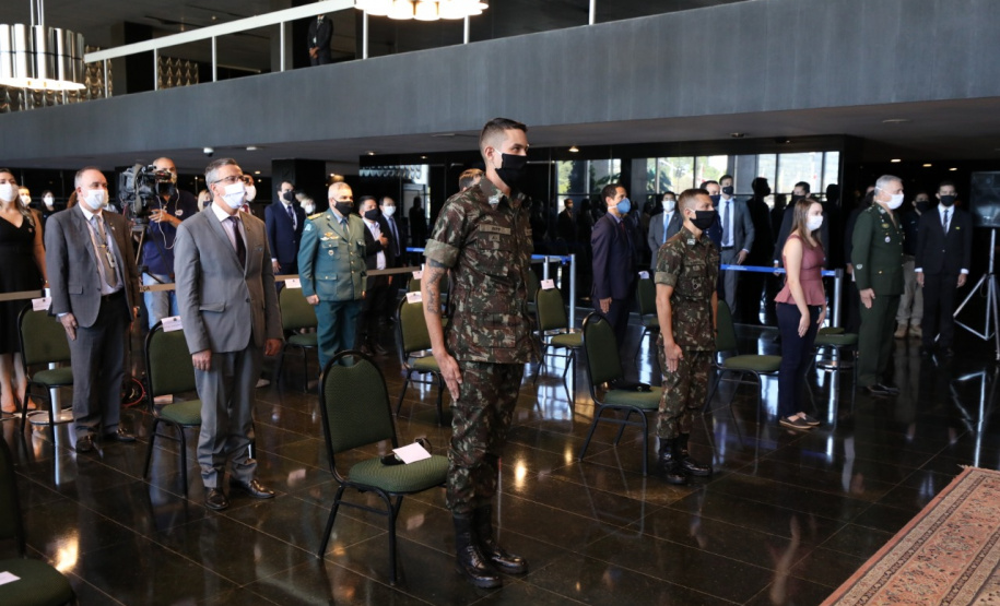 Secretário coronel Marinho participa de cerimônia de homenagem a soldado em Brasília