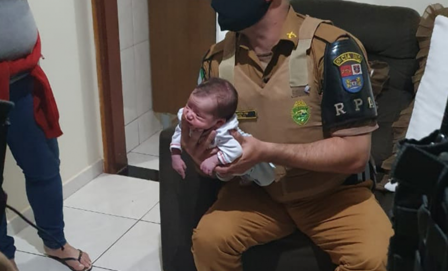 Policiais militares salvam vida de bebê engasgado em Cianorte, no noroeste do Paraná