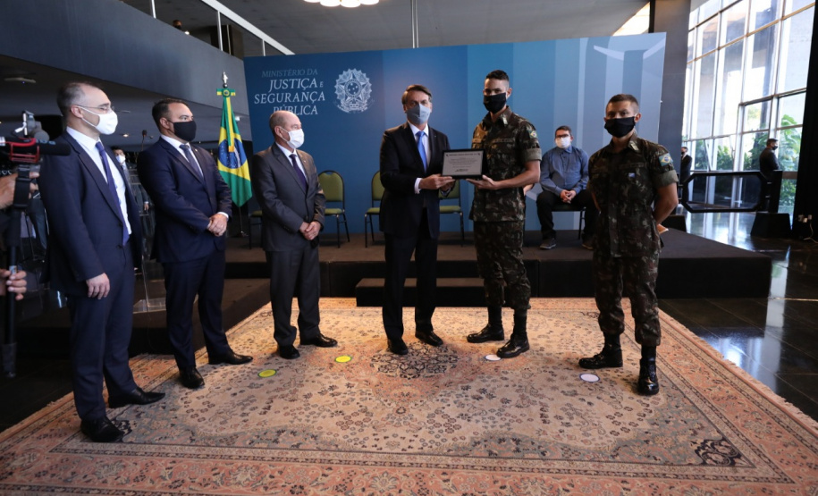 Secretário coronel Marinho participa de cerimônia de homenagem a soldado em Brasília