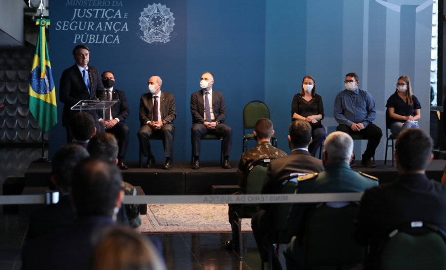 Secretário coronel Marinho participa de cerimônia de homenagem a soldado em Brasília