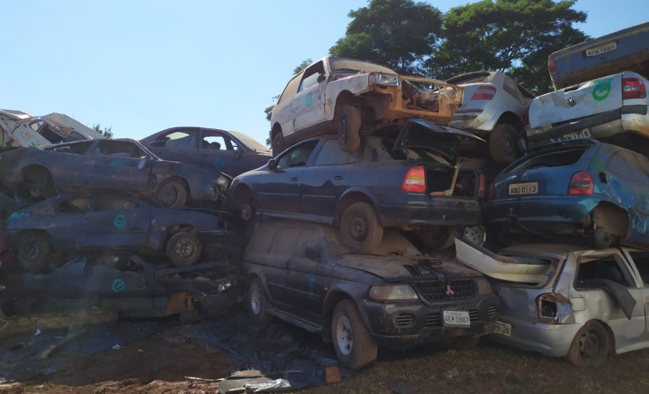 Polícia Civil remove 1,6 mil veículos de pátios em Cascavel