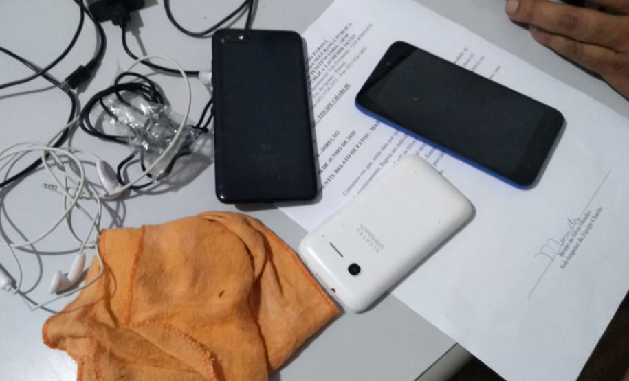 Quase três quilos de fumo e drogas e três celulares são impedidos de serem lançados na Cadeia Laudemir Neves