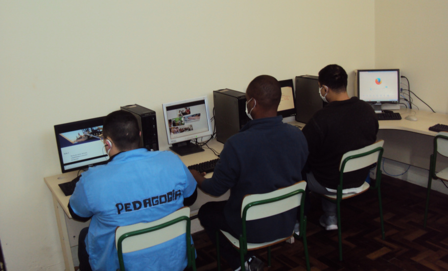 Presos do Paraná cursam ensino superior à distância com bolsa de estudos