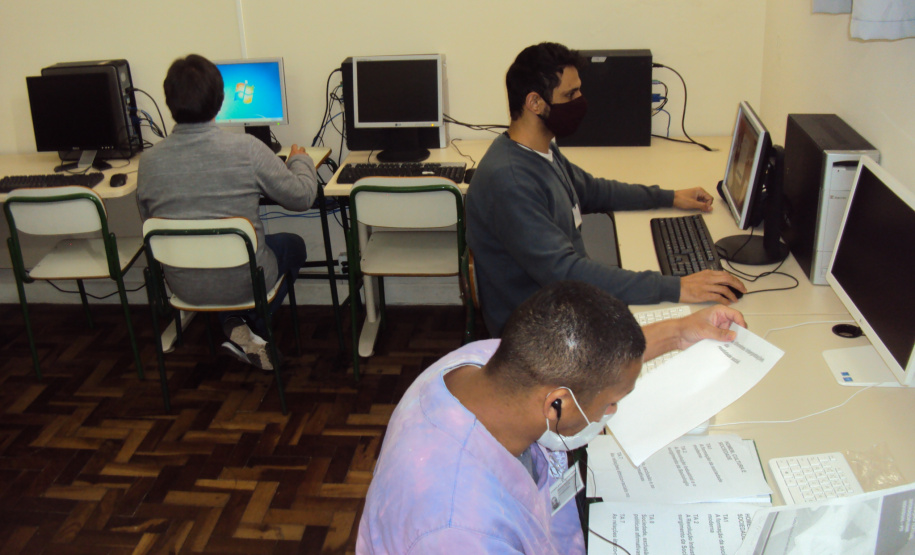 Presos do Paraná cursam ensino superior à distância com bolsa de estudos