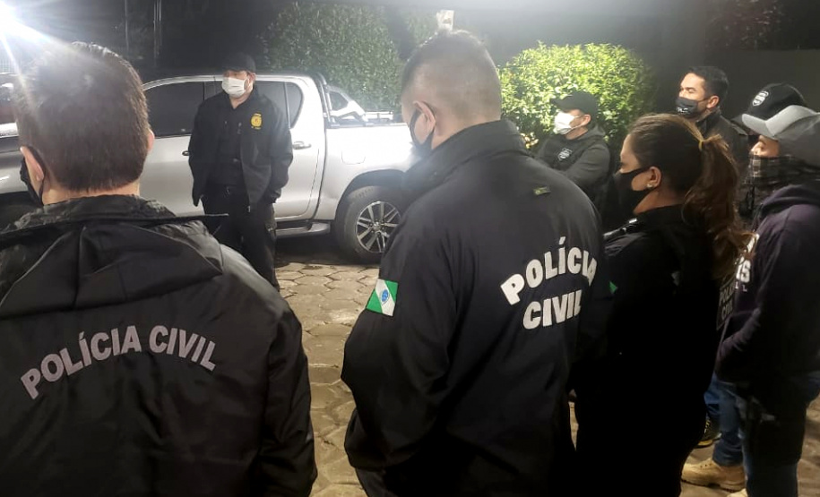 Polícia Civil prende sete pessoas envolvidas em golpes durante venda de porta em porta