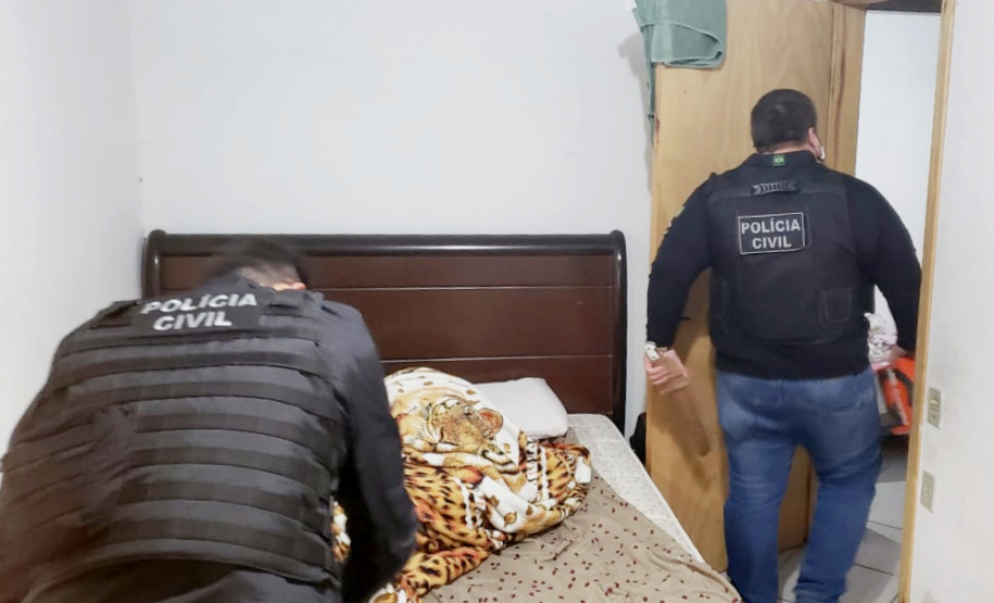 Polícia Civil prende sete pessoas envolvidas em golpes durante venda de porta em porta