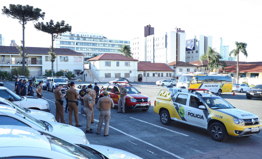 PM fecha 16 estabelecimentos em Curitiba por aglomeração de pessoas