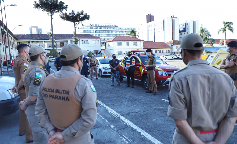 PM fecha 16 estabelecimentos em Curitiba por aglomeração de pessoas