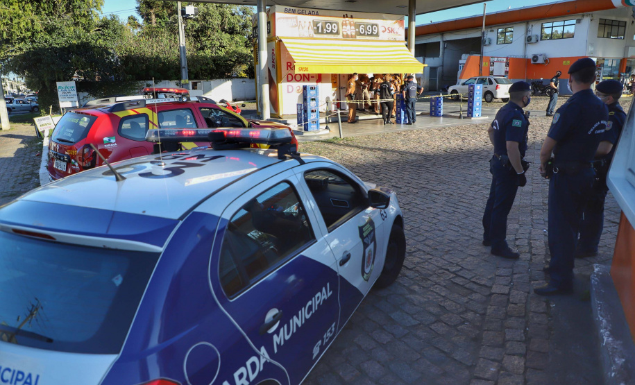 PM fecha 16 estabelecimentos em Curitiba por aglomeração de pessoas