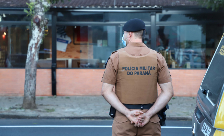 PM fecha 16 estabelecimentos em Curitiba por aglomeração de pessoas