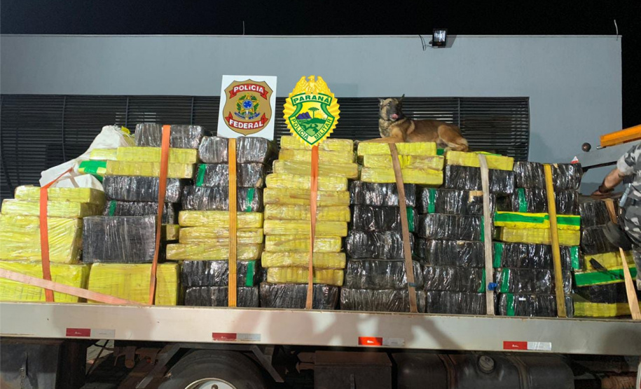 Carreta com seis toneladas de maconha é apreendida pela PM e PF em Maringá