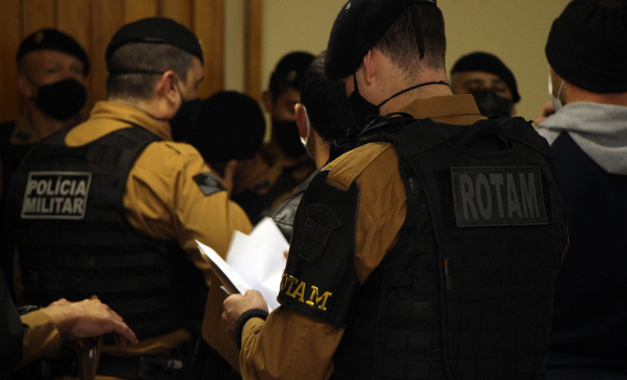 PM cumpre 16 mandados de Busca e Apreensão e apreende mais de R$ 33 mil com a operação Reservada, na RMC