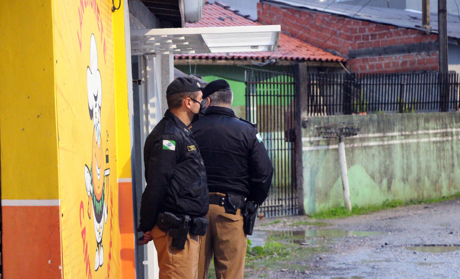 PM cumpre 16 mandados de Busca e Apreensão e apreende mais de R$ 33 mil com a operação Reservada, na RMC