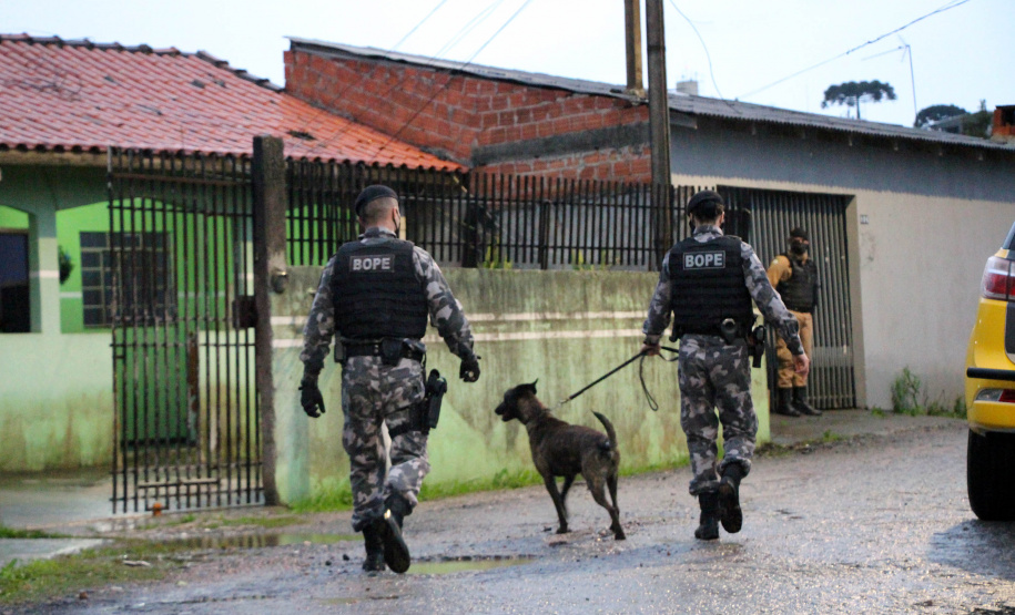 PM cumpre 16 mandados de Busca e Apreensão e apreende mais de R$ 33 mil com a operação Reservada, na RMC