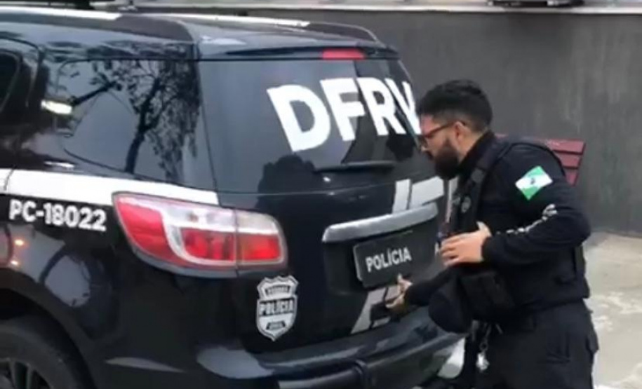 Polícia Civil prende dois em ação de combate a furtos e roubos de veículos em Curitiba