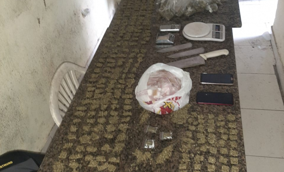 ROTAM apreende mais de quatro quilos de maconha na CIC; parte da droga estava dentro de uma geladeira